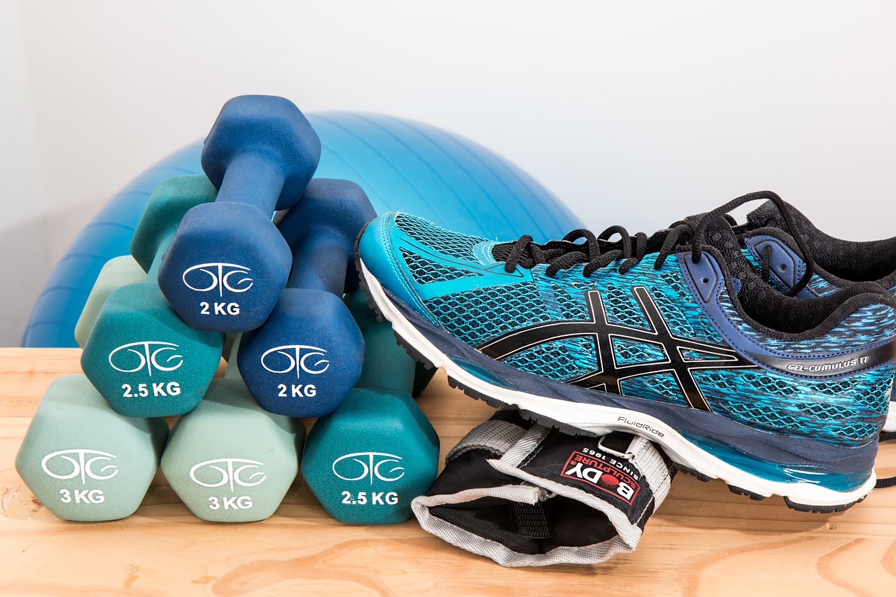 Person assessing their exertion level during a HIIT workout